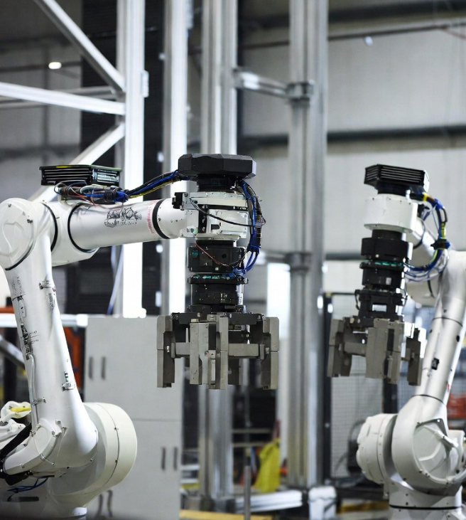 雷达驱动机器人:提升导航、安全性和运行效率